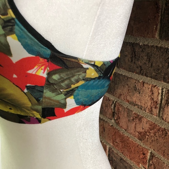 ✨5/$15 { MOSSIMO } Floral Sports Bra - Picture 3 of 6